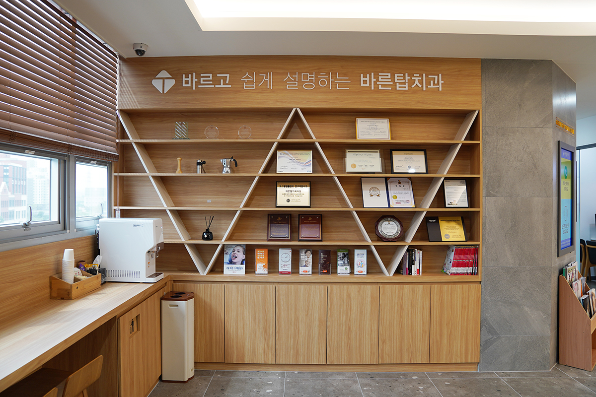 로비1